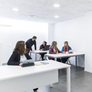 coworking-vilanova_sala-taules_3